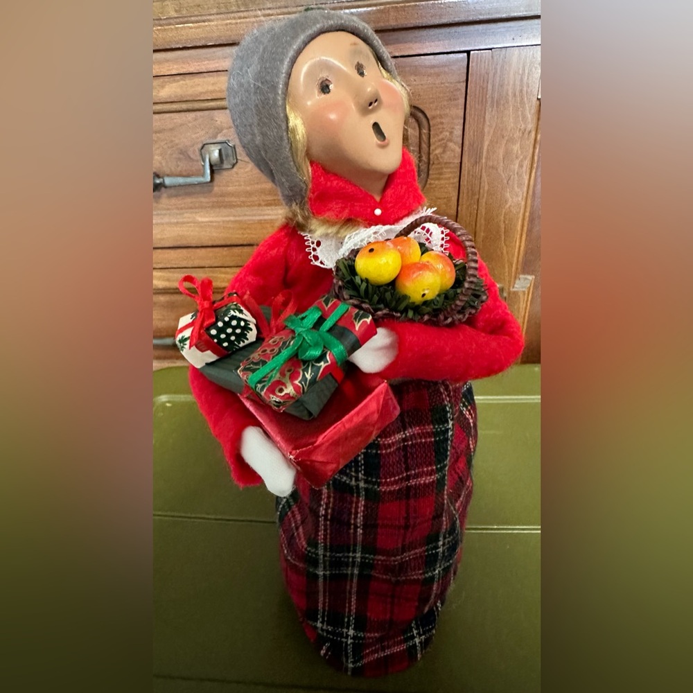 Byers' Choice Vintage! - 1997 Grandmother Traditional Shopper